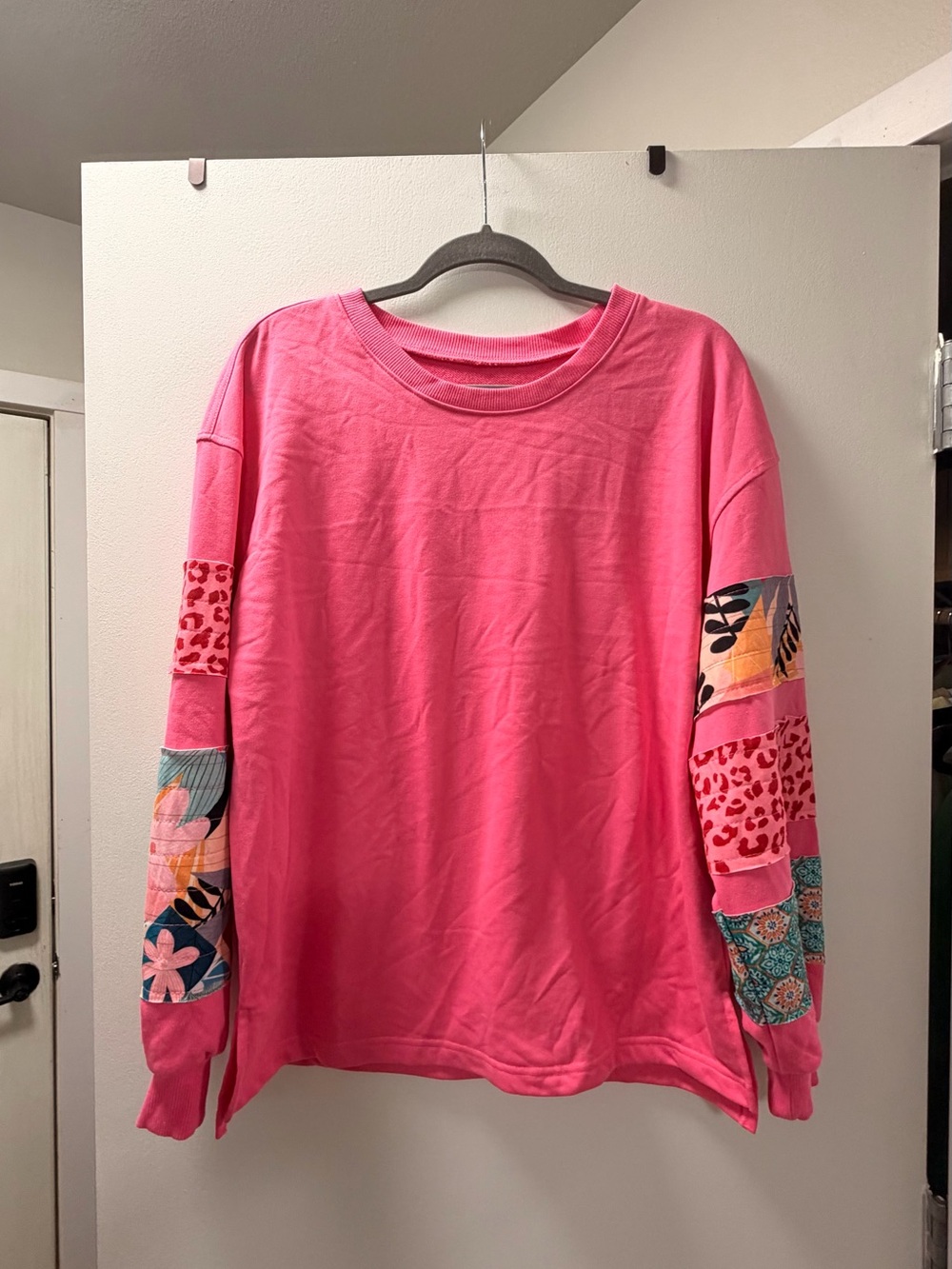 Women's Bright Pink Patchwork-Sleeve Crewneck Sweatshirt